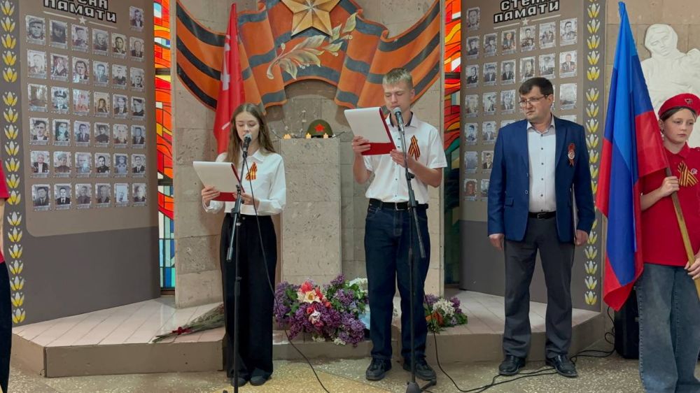 Сегодня в ГБОУ ЛНР "Беловодский лицей «Лидер»" прошла общешкольная линейка, посвящённый открытию "Стены памяти" — особого уголка, хранящего светлую память о фронтовиках, погибших в годы Великой Отечественной войны Сегодня в ГБОУ ЛНР "Беловодский лицей «Лидер»" прошла общешкольная линейка, посвящённый открытию "Стены памяти" — особого уголка, хранящего светлую память о фронтовиках, погибших в годы Великой Отечественной войны