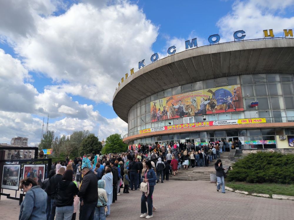 12 тигров, 4 льва и самый первый состав: Большой Московский цирк приехал в Донецк 12 тигров, 4 льва и самый первый состав: Большой Московский цирк приехал в Донецк