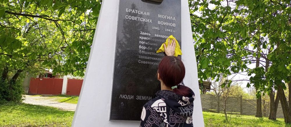 В преддверии празднования 80-летия Великой Победы и в рамках республиканской акции "Чистая Республика - 2025", волонтеры отряда "Благовест" Ровеньковской школы №3 внесли свой вклад в сохранение памяти о героях В преддверии празднования 80-летия Великой Победы и в рамках республиканской акции "Чистая Республика - 2025", волонтеры отряда "Благовест" Ровеньковской школы №3 внесли свой вклад в сохранение памяти о героях