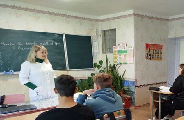 Славяносербские медики продолжают профориентационную работу со школьниками Славяносербские медики продолжают профориентационную работу со школьниками