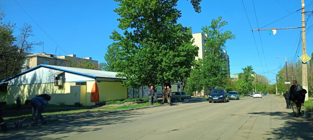 Субботники в Молодогвардейске продолжаются Субботники в Молодогвардейске продолжаются