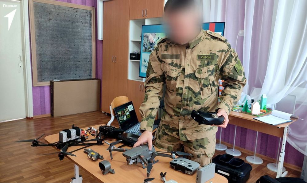 Пилоты будущего. Первые Хорошенской школы в рамках подготовки к региональному этапу Всероссийской военно-патриотической игры «Зарница 2.0» приняли участие в мастер-классе по управлению беспилотными летательными аппаратами Пилоты будущего. Первые Хорошенской школы в рамках подготовки к региональному этапу Всероссийской военно-патриотической игры «Зарница 2.0» приняли участие в мастер-классе по управлению беспилотными летательными аппаратами
