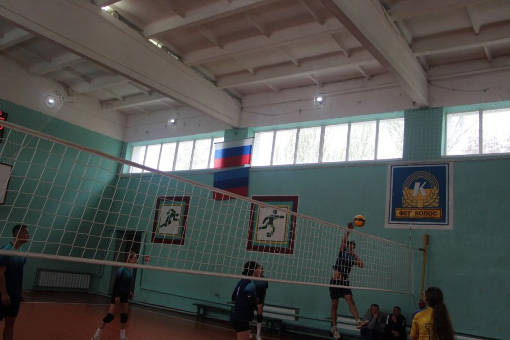 В соответствии с календарным планом Меловской ДЮСШ, состоялся турнир по волейболу, посвященный 80-летию Великой Победы, среди смешанных команд учащихся общеобразовательных учреждений Меловского муниципального округа В соответствии с календарным планом Меловской ДЮСШ, состоялся турнир по волейболу, посвященный 80-летию Великой Победы, среди смешанных команд учащихся общеобразовательных учреждений Меловского муниципального округа
