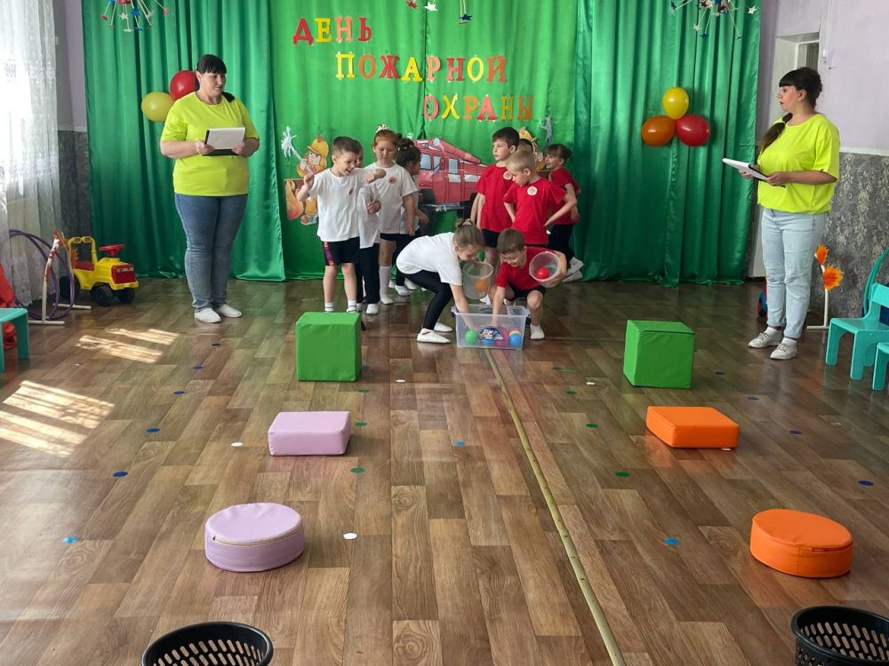 В детском саду "Тополек" прошло спортивное развлечение «Юные пожарные», приуроченное Дню пожарной охраны России В детском саду "Тополек" прошло спортивное развлечение «Юные пожарные», приуроченное Дню пожарной охраны России