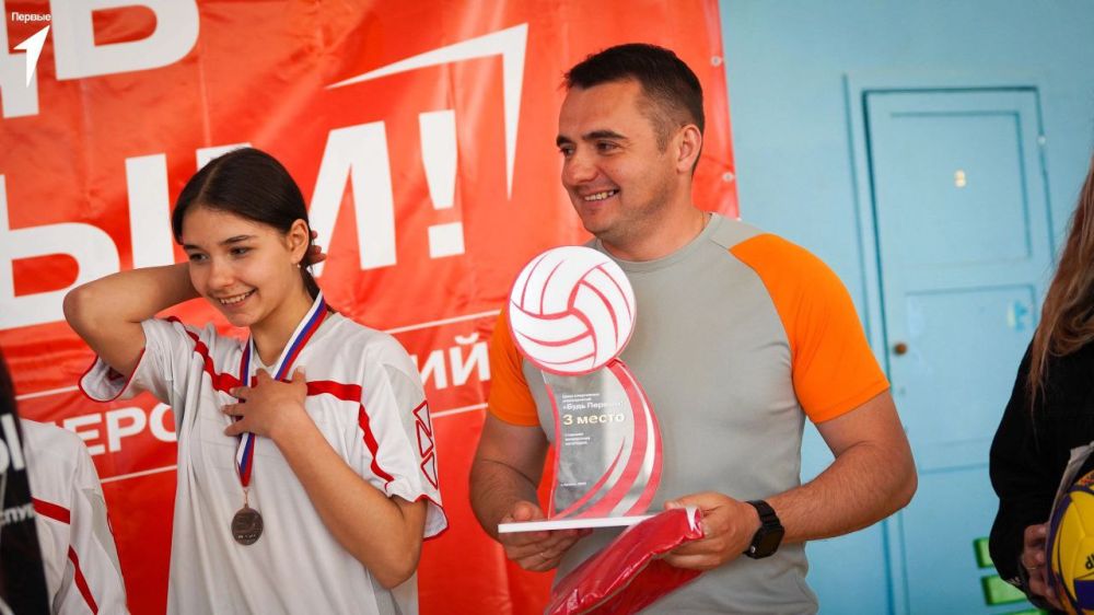 Юные волейболистки из Артёмовска заняли призовое место на соревнованиях по волейболу Юные волейболистки из Артёмовска заняли призовое место на соревнованиях по волейболу