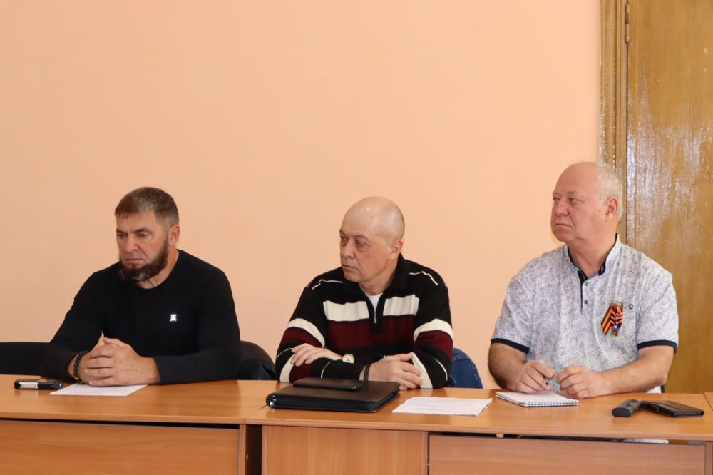 Евгений Бондарь: Одно из самых важных и насыщенных заседаний Совета Лутугинского муниципального округа I созыва состоялось сегодня в Администрации муниципалитета Евгений Бондарь: Одно из самых важных и насыщенных заседаний Совета Лутугинского муниципального округа I созыва состоялось сегодня в Администрации муниципалитета