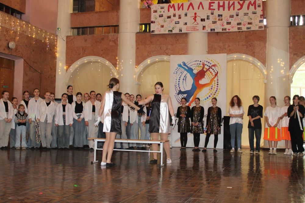 В Молодогвардейском Двореце культуры «Юность» прошел танцевальный батл «Танцуют все!», организованный активистами Партии «Единая Россия» в рамках спортивного марафона «Сила России» В Молодогвардейском Двореце культуры «Юность» прошел танцевальный батл «Танцуют все!», организованный активистами Партии «Единая Россия» в рамках спортивного марафона «Сила России»