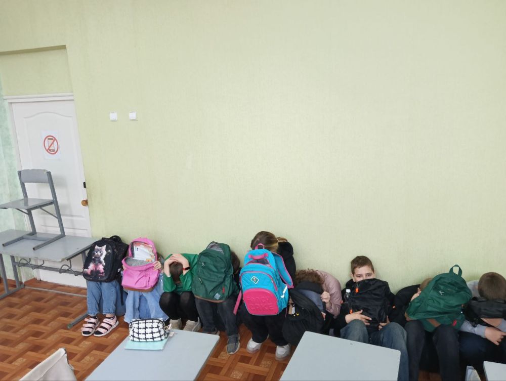 Школьники Краснодонщины приняли участие в антитеррористических учениях Школьники Краснодонщины приняли участие в антитеррористических учениях