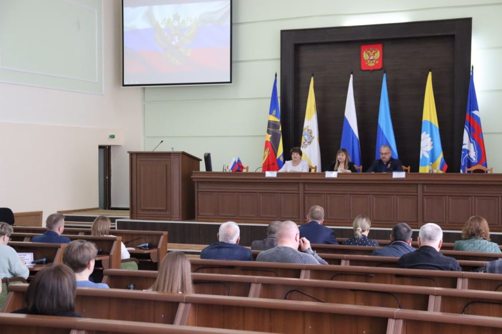 В Администрации Антрацитовского муниципального округа под председательством Виктории Сошиной состоялись публичные слушания по обсуждению проекта "О внесении изменений в Устав муниципального образования Антрацитовский... В Администрации Антрацитовского муниципального округа под председательством Виктории Сошиной состоялись публичные слушания по обсуждению проекта "О внесении изменений в Устав муниципального образования Антрацитовский...