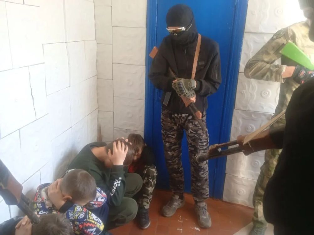 Школьники Краснодонщины приняли участие в антитеррористических учениях Школьники Краснодонщины приняли участие в антитеррористических учениях