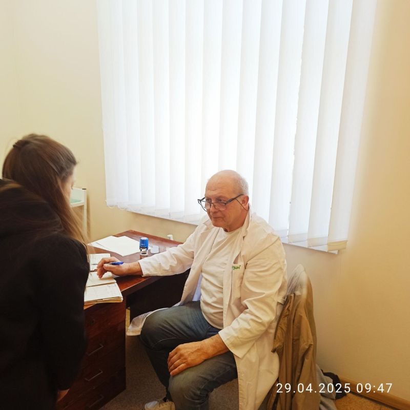 Специалисты ЛРДКБ провели профосмотр 300 - та детей в Меловском районе Специалисты ЛРДКБ провели профосмотр 300 - та детей в Меловском районе