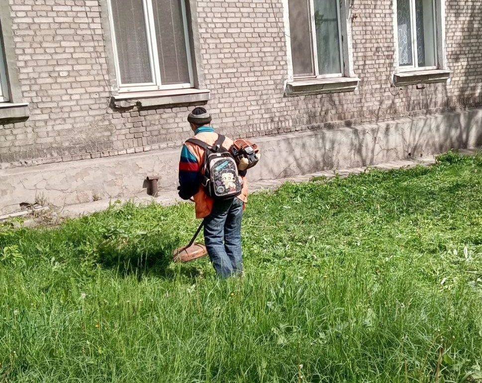 Коммунальные службы проводят работы на территории города Коммунальные службы проводят работы на территории города