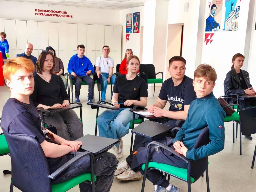 Студенты из Стаханова познакомились с возможностями омского Дома Первых Студенты из Стаханова познакомились с возможностями омского Дома Первых