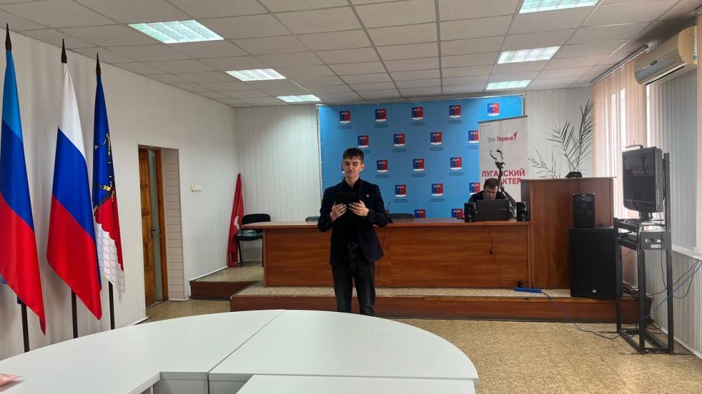 Альберт Зинченко: Торжественная церемония вручения первых паспортов юным гражданам России Альберт Зинченко: Торжественная церемония вручения первых паспортов юным гражданам России