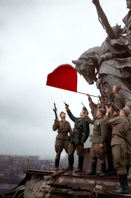 30 апреля - День, когда в 1945г 30 апреля - День, когда в 1945г