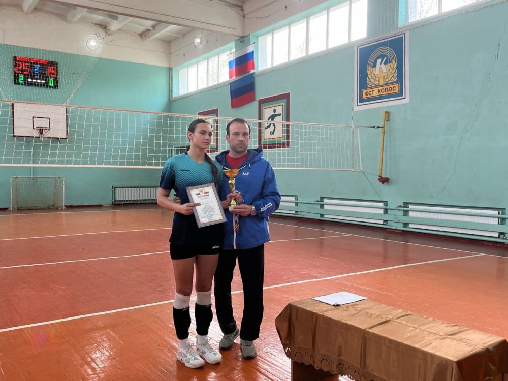 В соответствии с календарным планом Меловской ДЮСШ, состоялся турнир по волейболу, посвященный 80-летию Великой Победы, среди смешанных команд учащихся общеобразовательных учреждений Меловского муниципального округа В соответствии с календарным планом Меловской ДЮСШ, состоялся турнир по волейболу, посвященный 80-летию Великой Победы, среди смешанных команд учащихся общеобразовательных учреждений Меловского муниципального округа