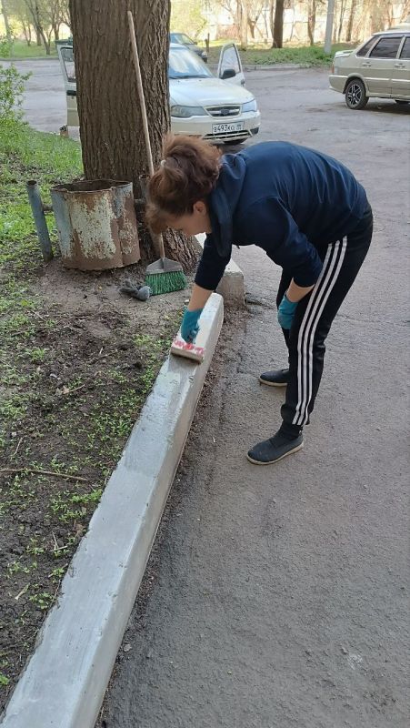 Работниками МУП «РЭК» ежедневно проводятся работы по обслуживанию домов и придомовых территорий, находящихся в ведении предприятия Работниками МУП «РЭК» ежедневно проводятся работы по обслуживанию домов и придомовых территорий, находящихся в ведении предприятия