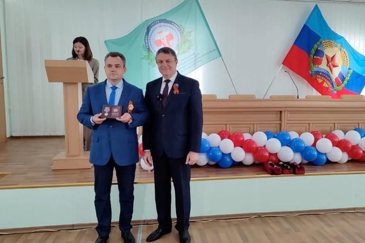 В Луганске поздравили работников скорой медицинской помощи В Луганске поздравили работников скорой медицинской помощи