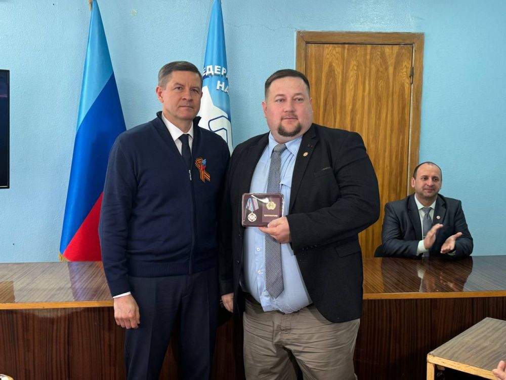 Константин Бутримов: ПЕРВОМАЙСКАЯ АКЦИЯ: ЧЕСТВОВАНИЕ ЧЕЛОВЕКА ТРУДА В ЛУГАНСКОЙ НАРОДНОЙ РЕСПУБЛИКЕ Константин Бутримов: ПЕРВОМАЙСКАЯ АКЦИЯ: ЧЕСТВОВАНИЕ ЧЕЛОВЕКА ТРУДА В ЛУГАНСКОЙ НАРОДНОЙ РЕСПУБЛИКЕ