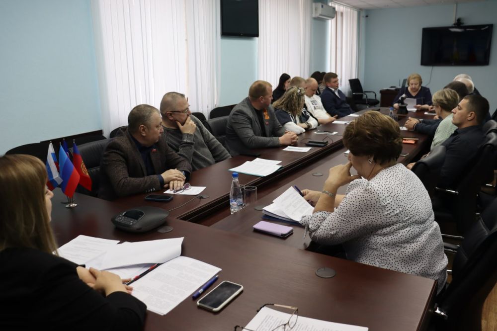 В Антрацитовском муниципальном округе под председательством Виктории Сошиной состоялось XXVIII заседание Совета В Антрацитовском муниципальном округе под председательством Виктории Сошиной состоялось XXVIII заседание Совета