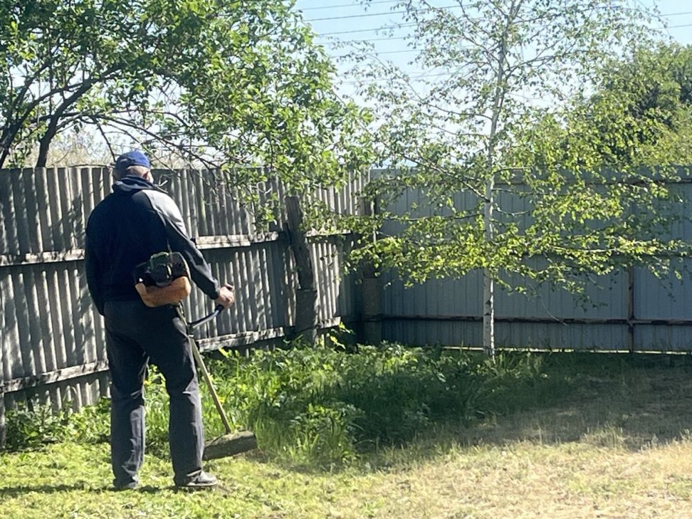 В пгт. Софиевский продолжается активное благоустройство территории возле отдела жизнеобеспечения посёлка и прилегающих зон В пгт. Софиевский продолжается активное благоустройство территории возле отдела жизнеобеспечения посёлка и прилегающих зон