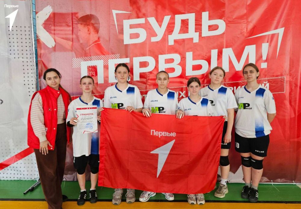 Юные волейболистки ЛНР показали своё мастерство на соревнованиях Юные волейболистки ЛНР показали своё мастерство на соревнованиях