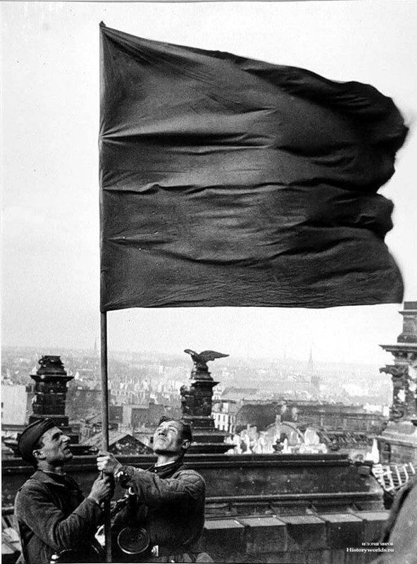 30 апреля - День, когда в 1945г 30 апреля - День, когда в 1945г