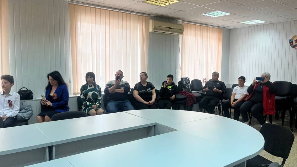 Альберт Зинченко: Торжественная церемония вручения первых паспортов юным гражданам России Альберт Зинченко: Торжественная церемония вручения первых паспортов юным гражданам России