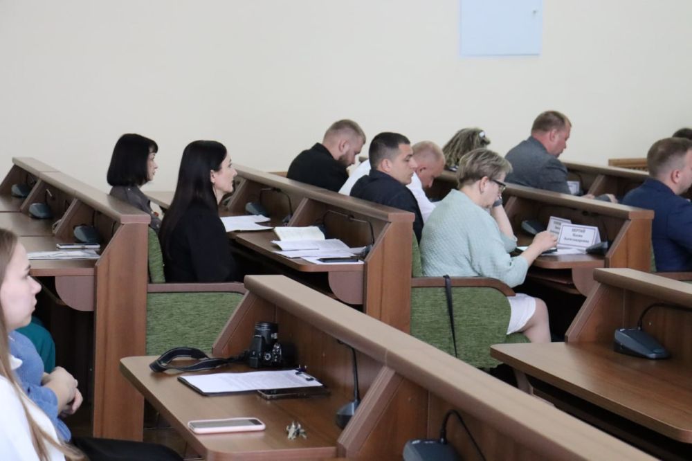 В Администрации Антрацитовского муниципального округа под председательством Виктории Сошиной состоялись публичные слушания по обсуждению проекта "О внесении изменений в Устав муниципального образования Антрацитовский... В Администрации Антрацитовского муниципального округа под председательством Виктории Сошиной состоялись публичные слушания по обсуждению проекта "О внесении изменений в Устав муниципального образования Антрацитовский...