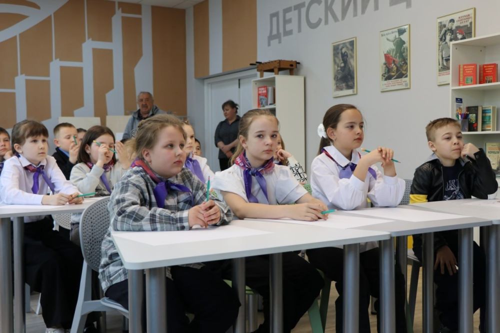 В Детском центре Музея Победы состоялся конкурс детских рисунков ко Дню Победы "80-я весна" В Детском центре Музея Победы состоялся конкурс детских рисунков ко Дню Победы "80-я весна"