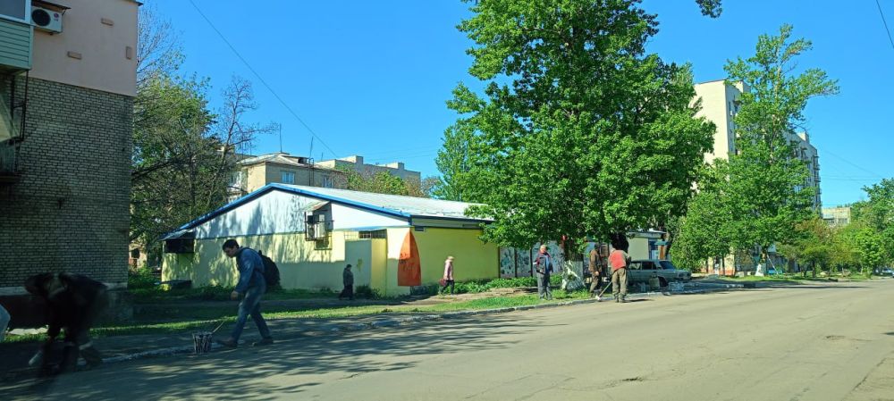 Субботники в Молодогвардейске продолжаются Субботники в Молодогвардейске продолжаются