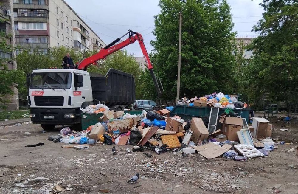 Коммунальные службы проводят работы на территории города Коммунальные службы проводят работы на территории города