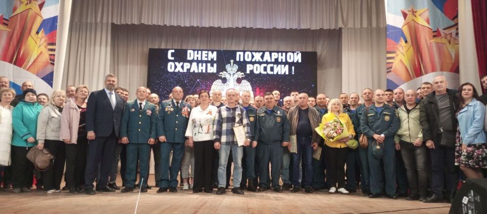 30 апреля в Алчевске поздравили сотрудников пожарно-спасательной службы с профессиональным праздником 30 апреля в Алчевске поздравили сотрудников пожарно-спасательной службы с профессиональным праздником