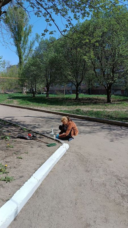 Работниками МУП «РЭК» ежедневно проводятся работы по обслуживанию домов и придомовых территорий, находящихся в ведении предприятия Работниками МУП «РЭК» ежедневно проводятся работы по обслуживанию домов и придомовых территорий, находящихся в ведении предприятия