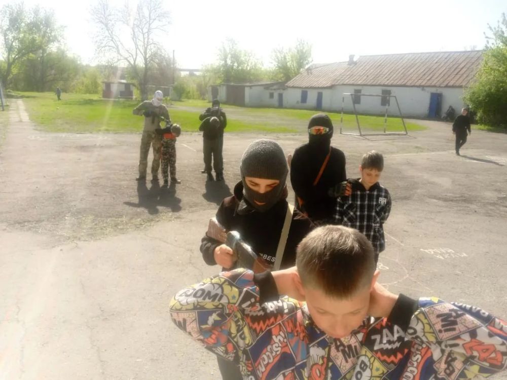 Школьники Краснодонщины приняли участие в антитеррористических учениях Школьники Краснодонщины приняли участие в антитеррористических учениях