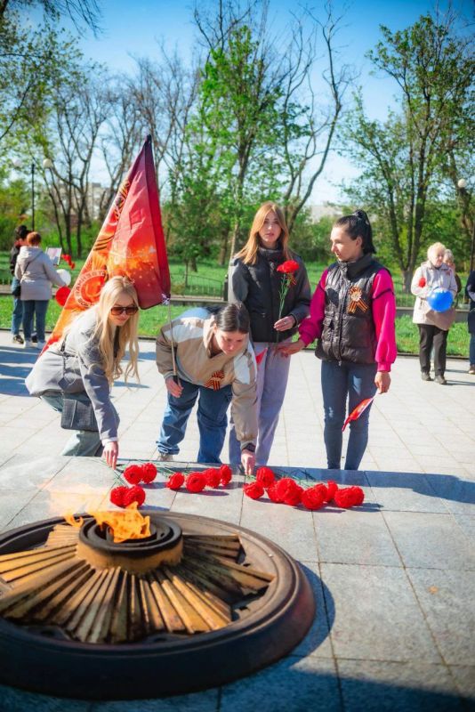 В преддверии празднования 80 годовщины Великой Победы в парке культуры и отдыха имени Горького прошел митинг-реквием под девизом «Пока мы помним прошлое, у нас есть будущее» который провели администрация ГБУЗ «Свердловская... В преддверии празднования 80 годовщины Великой Победы в парке культуры и отдыха имени Горького прошел митинг-реквием под девизом «Пока мы помним прошлое, у нас есть будущее» который провели администрация ГБУЗ «Свердловская...