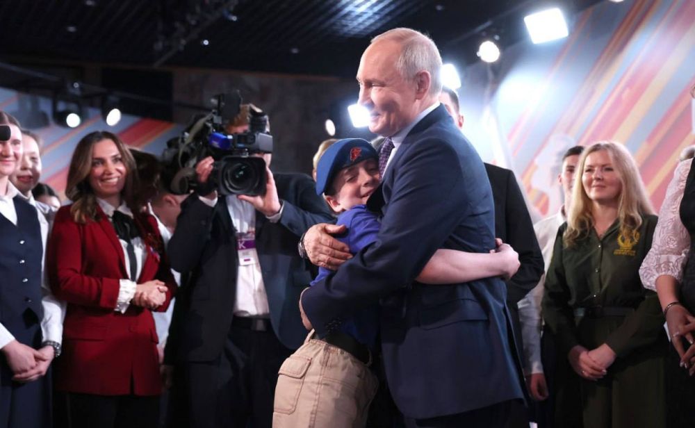 Демобилизованный студент из ЛНР побывал на встрече с Владимиром Путиным на марафоне Знание.Первые Демобилизованный студент из ЛНР побывал на встрече с Владимиром Путиным на марафоне Знание.Первые