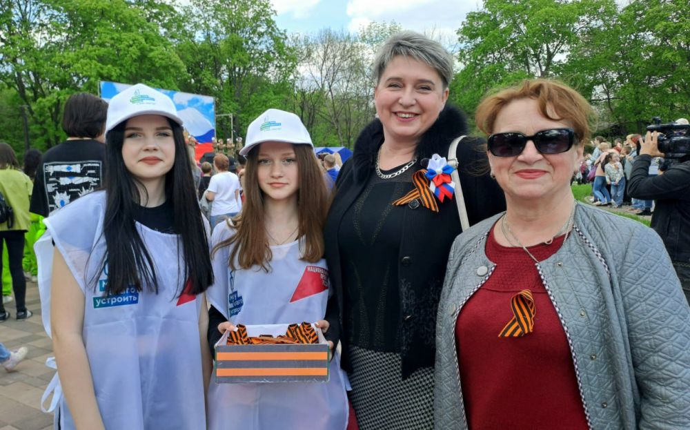 Всем посетителям парка – георгиевские ленты Всем посетителям парка – георгиевские ленты
