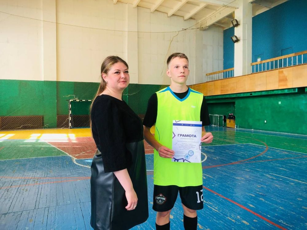 Андрей Рубанцов: В Спортивном комплексе «Юбилейный» состоялись соревнования по мини-футболу среди сборных команд юношей старшей возрастной категории общеобразовательных учреждений города «Цикла спортивных мероприятий «Будь... Андрей Рубанцов: В Спортивном комплексе «Юбилейный» состоялись соревнования по мини-футболу среди сборных команд юношей старшей возрастной категории общеобразовательных учреждений города «Цикла спортивных мероприятий «Будь...