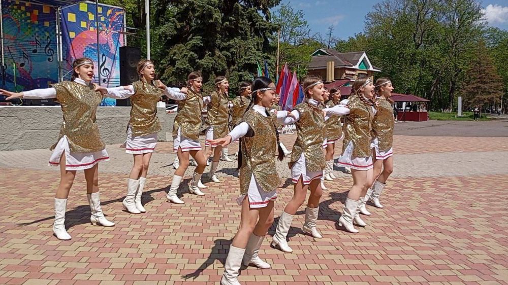 Андрей Рубанцов: МИР, ТРУД, МАЙ!. 1 Мая — Праздник Весны и Труда — один из самых любимых весенних праздников в нашей стране Андрей Рубанцов: МИР, ТРУД, МАЙ!. 1 Мая — Праздник Весны и Труда — один из самых любимых весенних праздников в нашей стране