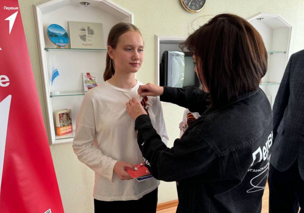 Граждане великой страны. Первые Славяносербского муниципального округа получили свои первые паспорта в рамках Всероссийской программы «Мы – граждане России!» Граждане великой страны. Первые Славяносербского муниципального округа получили свои первые паспорта в рамках Всероссийской программы «Мы – граждане России!»