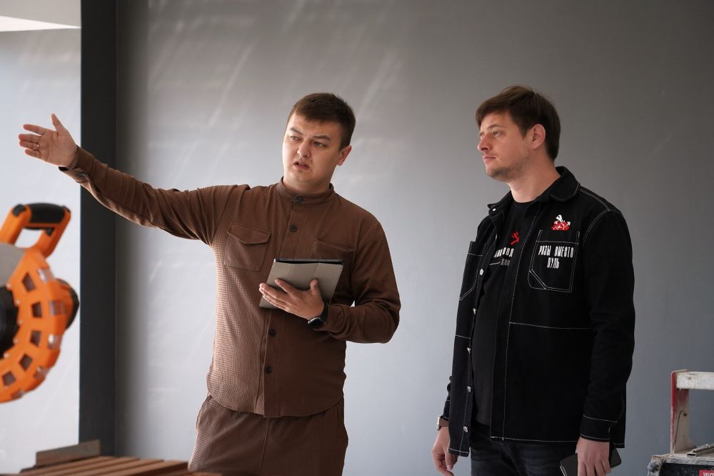 Наш продуктивный Первомай. В ЛНР приехал статс-секретарь — заместитель руководителя Росмолодёжи Денис Аширов Наш продуктивный Первомай. В ЛНР приехал статс-секретарь — заместитель руководителя Росмолодёжи Денис Аширов