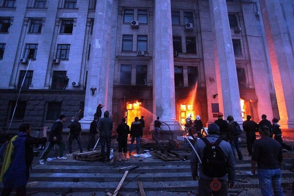 С трагедии, которая получила название «одесская Хатынь», прошло одиннадцать лет: 2 мая 2014 года националисты заживо сожгли противников «майдана» в Доме профсоюзов С трагедии, которая получила название «одесская Хатынь», прошло одиннадцать лет: 2 мая 2014 года националисты заживо сожгли противников «майдана» в Доме профсоюзов