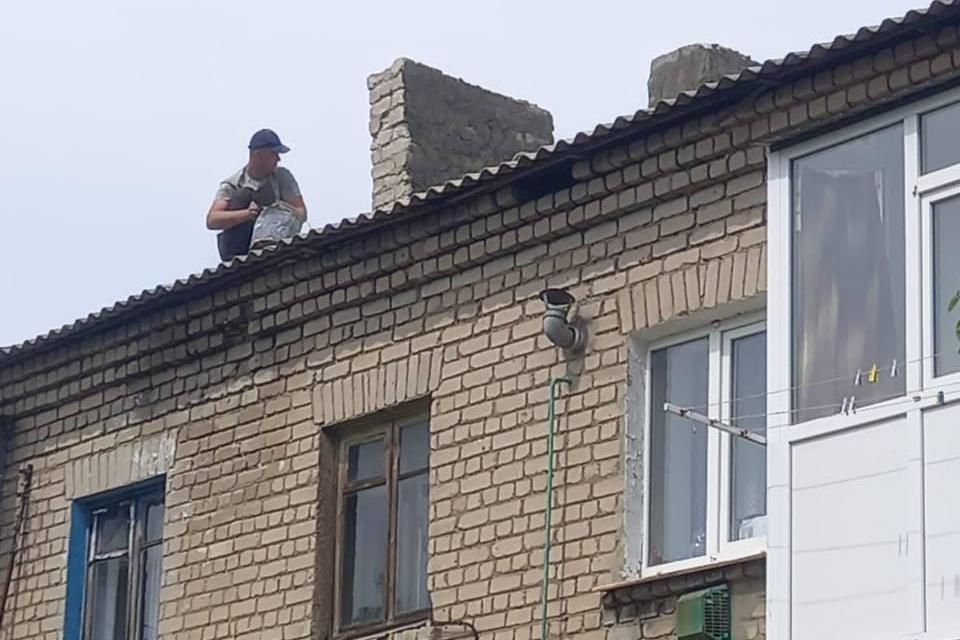 В двух домах Червонопартизанска проведен демонтаж старой кирпичной кладки В двух домах Червонопартизанска проведен демонтаж старой кирпичной кладки
