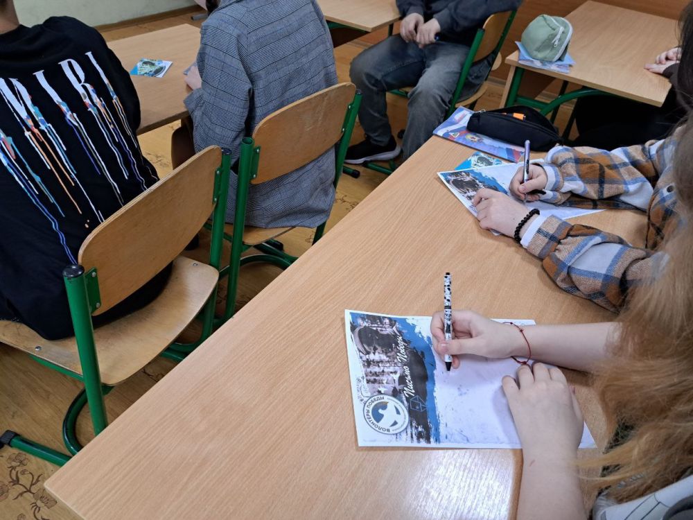 Единороссы Свердловска совместно с учащимися Свердловского лицея № 1 провели акцию «Письма Победы» Единороссы Свердловска совместно с учащимися Свердловского лицея № 1 провели акцию «Письма Победы»