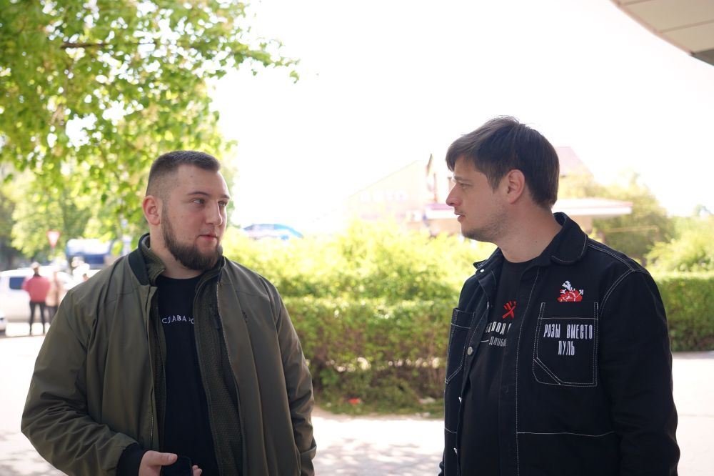 Наш продуктивный Первомай. В ЛНР приехал статс-секретарь — заместитель руководителя Росмолодёжи Денис Аширов Наш продуктивный Первомай. В ЛНР приехал статс-секретарь — заместитель руководителя Росмолодёжи Денис Аширов