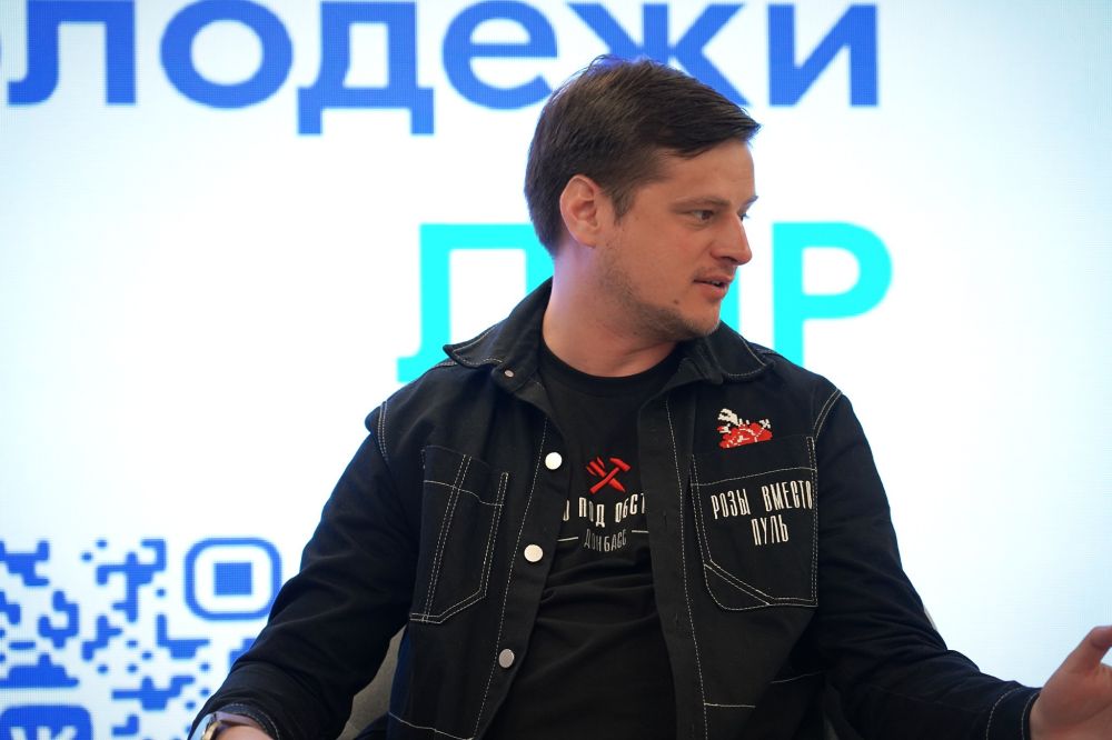 Наш продуктивный Первомай. В ЛНР приехал статс-секретарь — заместитель руководителя Росмолодёжи Денис Аширов Наш продуктивный Первомай. В ЛНР приехал статс-секретарь — заместитель руководителя Росмолодёжи Денис Аширов