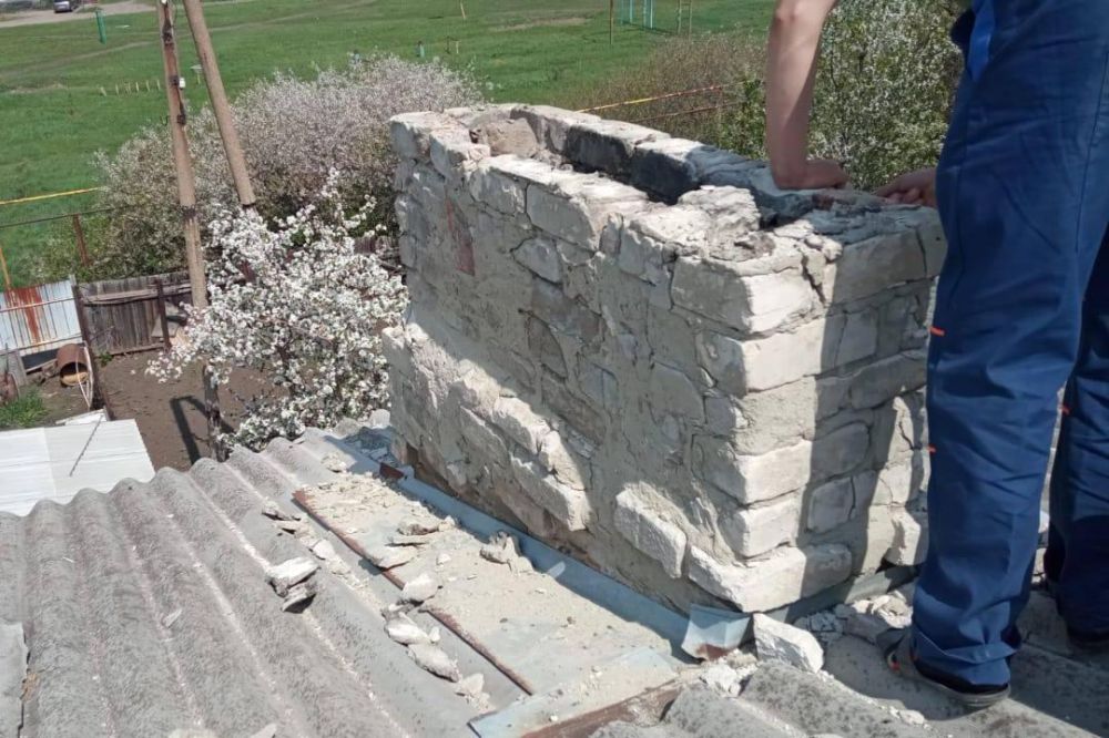 В двух домах Червонопартизанска проведен демонтаж старой кирпичной кладки В двух домах Червонопартизанска проведен демонтаж старой кирпичной кладки