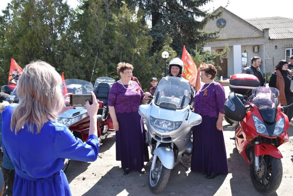 Накануне 80-летия Великой Победы более 160 километров кантемировские мотоциклисты преодолели в ходе мотопробега по территории района и Луганской Народной Республики Накануне 80-летия Великой Победы более 160 километров кантемировские мотоциклисты преодолели в ходе мотопробега по территории района и Луганской Народной Республики