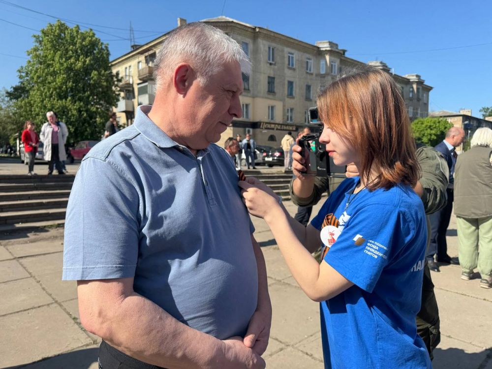 В ЛНР при поддержке «Единой России» продолжаются уличные концерты «Марш Победы» В ЛНР при поддержке «Единой России» продолжаются уличные концерты «Марш Победы»